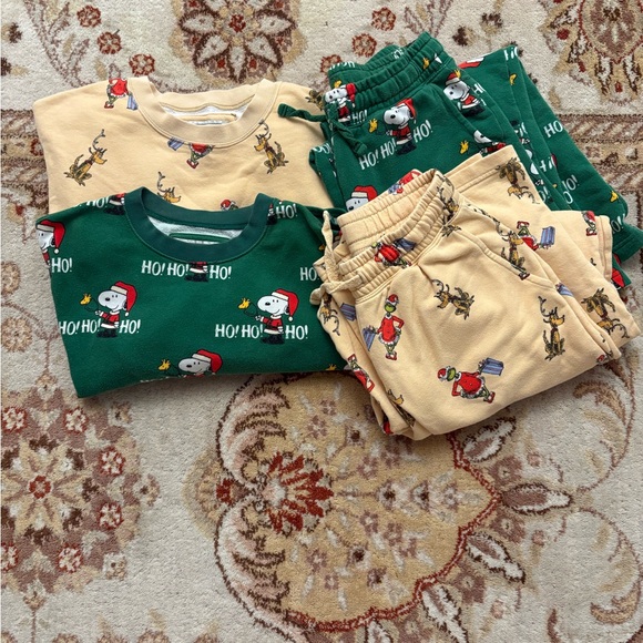 American Eagle Outfitters Kids Pajama Set - Green and Cream. Good for winter! ❄️